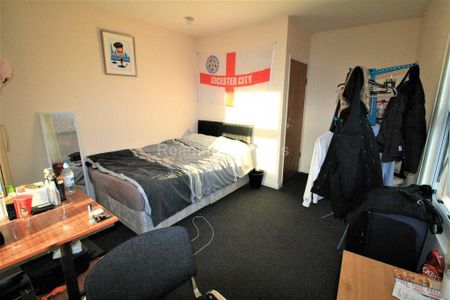 4 bedroom flat to rent - Photo 5