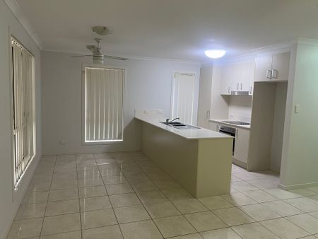 Spacious 4-Bedroom Family Home in Blacks Beach - Photo 2