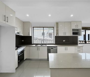 Modern 3 Bedroom Home - Photo 3