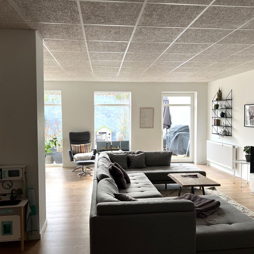 Egen terrasse og stor lys lejlighed. - Photo 1