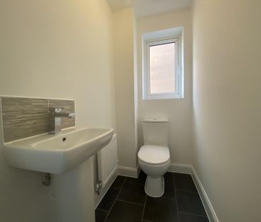3 bedroom semi-detached house to rent - Photo 2