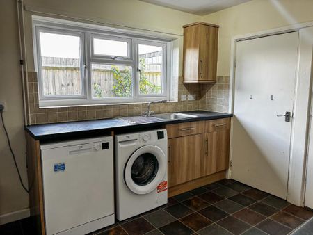 3 bedroom detached house to rent - Photo 4