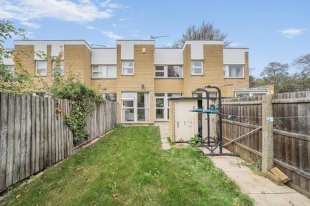 3 bedroom terraced house to rent - Photo 2