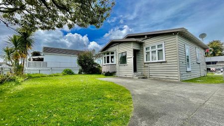 Lovely 3 Bedroom House in Papatoetoe - Photo 4