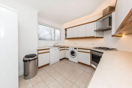 3 bedroom flat to rent - Photo 5