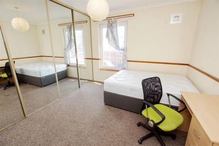 4 bedroom house to rent - Photo 3