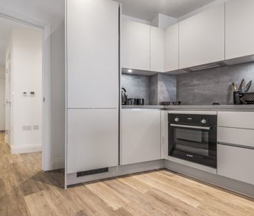 Flat to rent - St. Marks Road, Bromley, BR2 - Photo 6