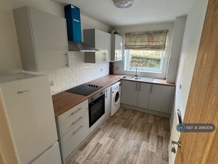 2 bedroom flat to rent - Photo 3