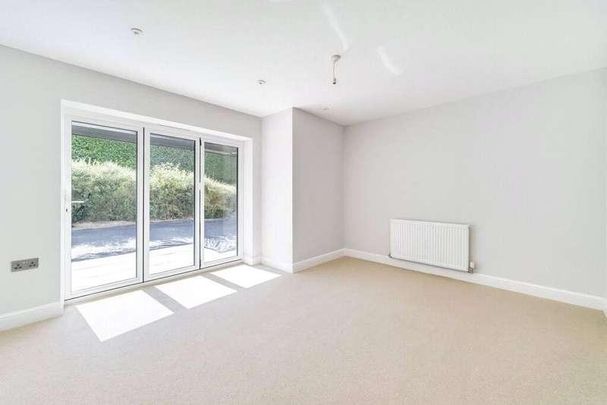 Great Austins, Farnham, Surrey, GU9 - Photo 1