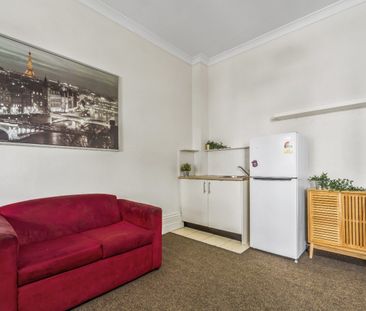 Redfern - Photo 1