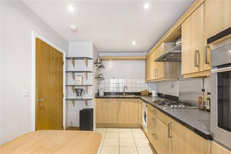 4 bedroom semi-detached house to rent - Photo 5