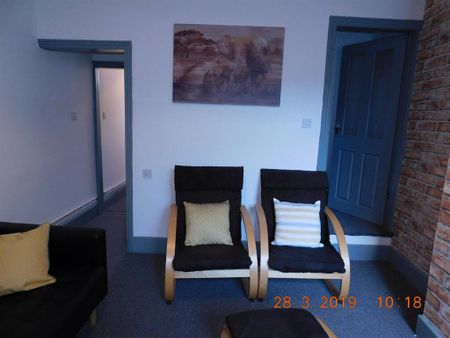 1 bedroom in a house share to rent - Photo 4