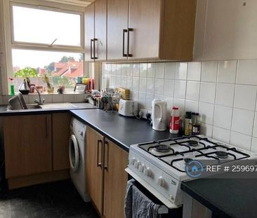 1 bedroom in a flat share to rent - Photo 1