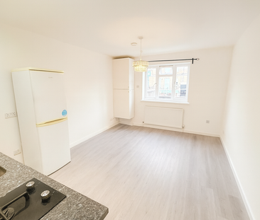 2 bedroom maisonette to rent - Photo 4