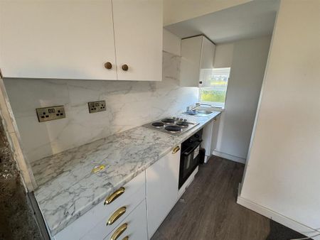 2 bedroom terraced house to rent - Photo 4