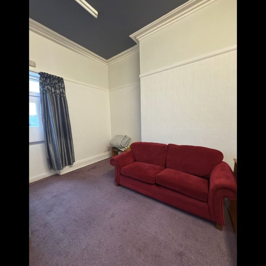 Room in a Shared House, Regent Road, LE1 - Photo 1