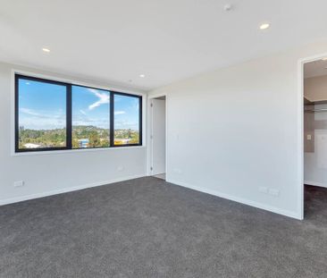 360 degree views in this outstanding penthouse! - Photo 1