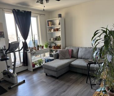 Beau grand 3 1/2, 3e étage , tout inclus ! Octobre - Photo 5