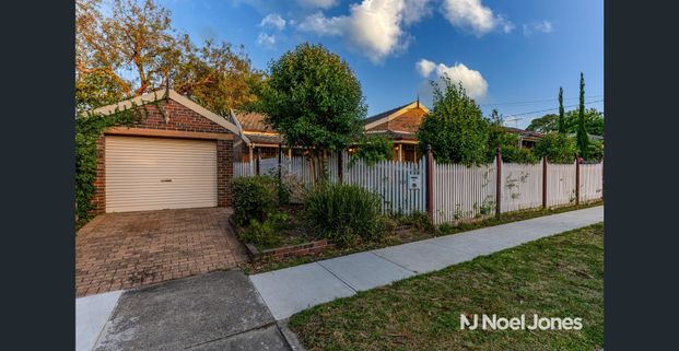 CHARACTER CLINKER COTTAGE - Photo 1