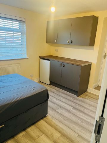 Room in a Shared House, Wetherby Road, LS17 - Photo 3