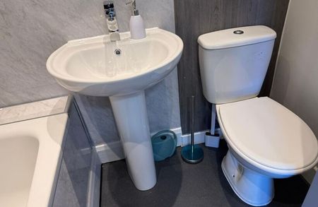 Flat 15 Oakfield House, Preston New Road, Blackburn. BB2 6AY - Photo 5