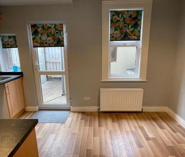 21 Bank Road, Larne, BT40 3AJ - Photo 4