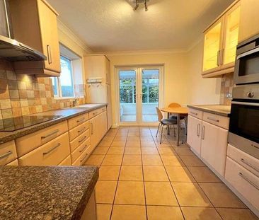 Sylvan Close, Hordle, Lymington, Hampshire, SO41 - Photo 6