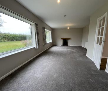 3 bedroom detached bungalow to rent - Photo 2