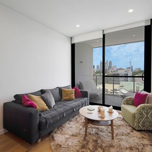 ENJOY A LIFE AT THE CENTRE OF IT ALL IN A MODERN APARTMENT - Photo 3