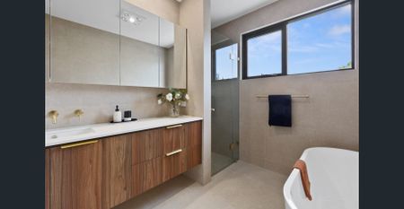 Stunning & Ultra Sleek - Oozing Elegance, Style & Brand New - Photo 5