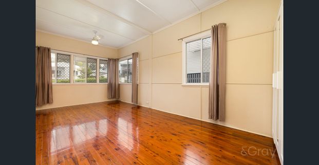 Flexible 4+ Bedroom Home in Kelvin Grove – Garden Maintenance included in the rent! - Photo 1