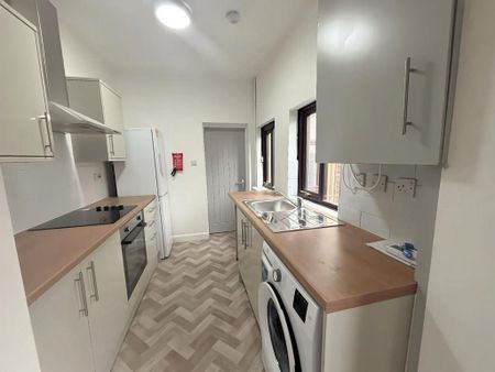 1 bedroom in a house share to rent - Photo 3