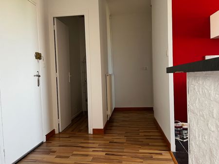 Location Appartement 3 pièces 76m² - Photo 4