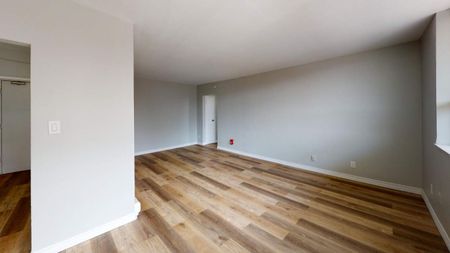 One Bedroom Apartment - Photo 2