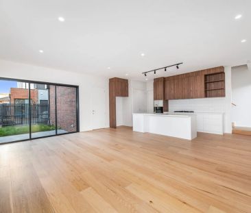 Light Filled and Super Spacious Townhome - Photo 1