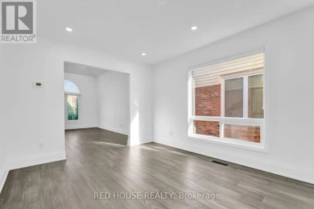 985 SANDCLIFF DRIVE - Photo 2