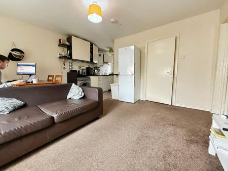 2 bedroom flat to rent - Photo 2