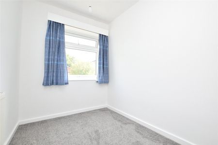 49, Springfield Avenue, Morley, Leeds, West Yorkshire, LS27 9PP - Photo 2