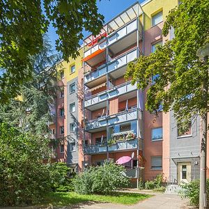 Große 3-Zimmerwohnung mit Balkon, Küche und Bad mit Fenster! - Photo 2