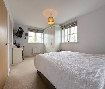 4 bedroom end of terrace house to rent - Photo 4