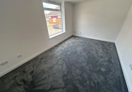 Spinners End Drive, Cradley Heath, West Midlands - Photo 3