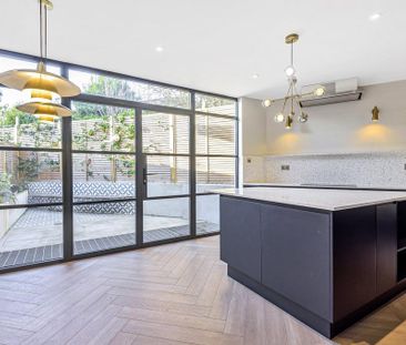 4 bedroom end of terrace house to rent - Photo 5