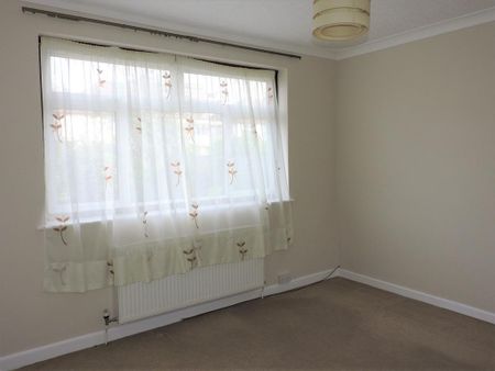 2 bedroom semi-detached bungalow to rent - Photo 4