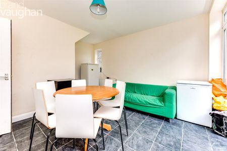 6 bedroom detached house to rent - Photo 3