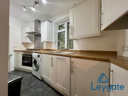 2 bedroom flat to rent - Photo 4