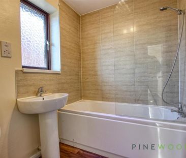 2 bedroom semi-detached bungalow to rent - Photo 6