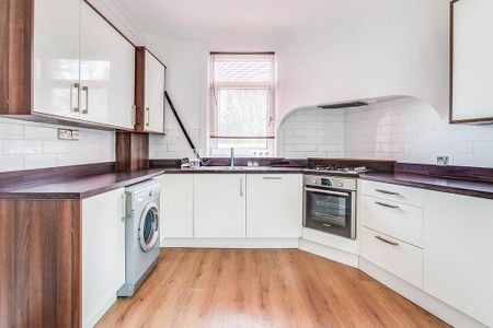 2 bedroom end of terrace house to rent - Photo 5