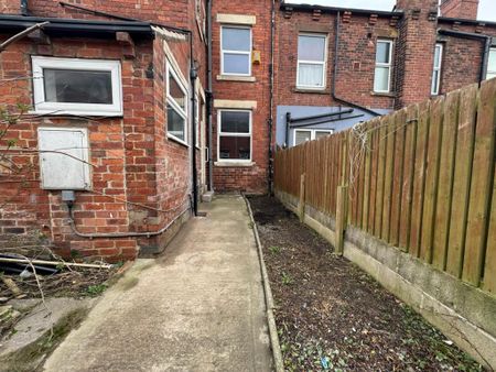 Landseer Avenue, Leeds, LS13 - Photo 2