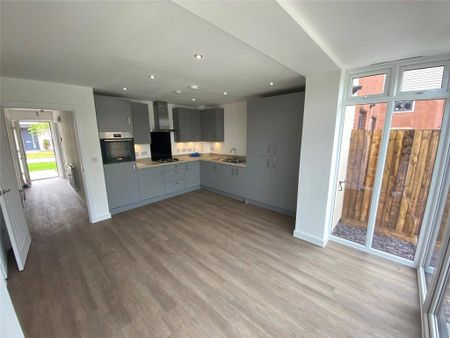 3 bedroom semi-detached house to rent - Photo 3