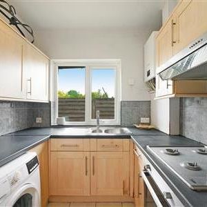 Upper Richmond Road West, TW10 - Photo 1